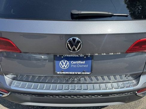 Used 2023 Volkswagen Taos SE w/ Panoramic Sunroof Package AWD/4WD image 37