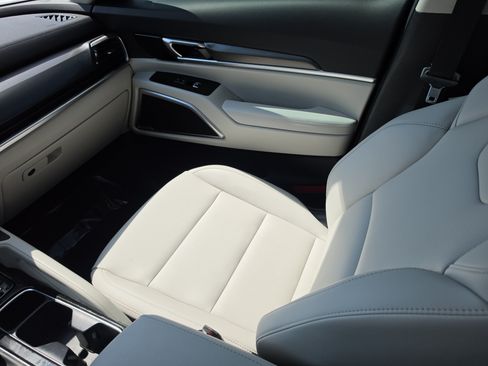 Certified 2024 Kia Telluride S FWD image 15