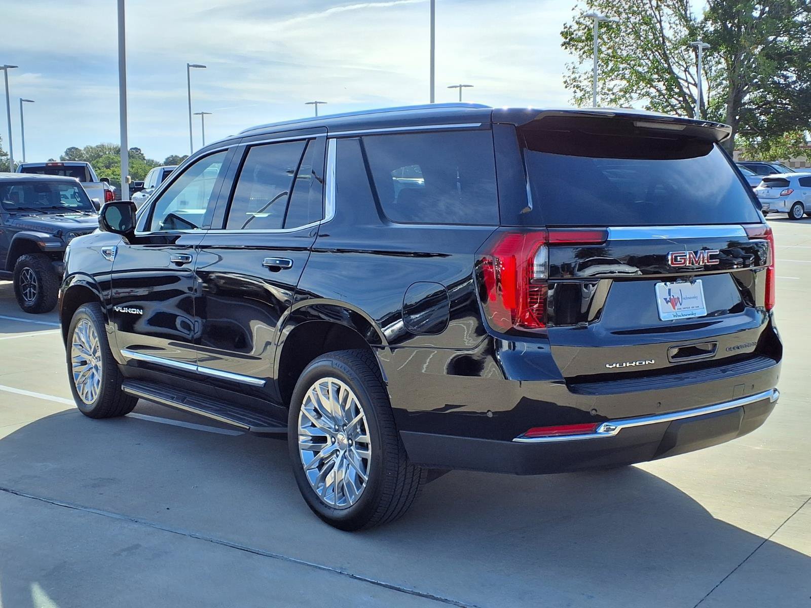 Used 2026 GMC Yukon Elevation RWD image 2