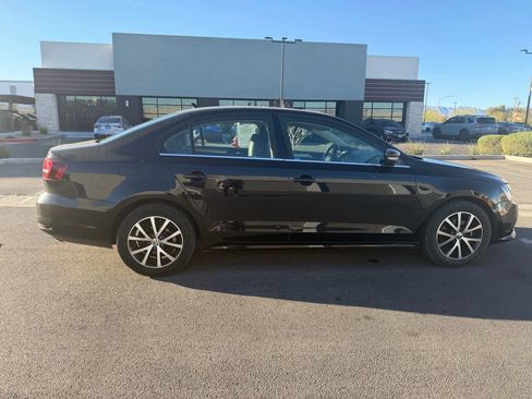 Used 2017 Volkswagen Jetta SE image 6