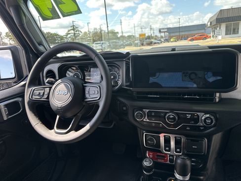 Used 2024 Jeep Wrangler Willys image 15