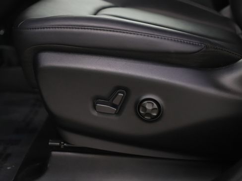 Used 2025 Chrysler Pacifica Select image 30