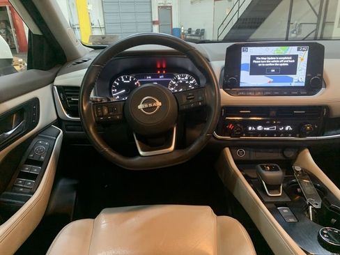 Used 2023 Nissan Rogue SL w/ SL Premium Package image 16