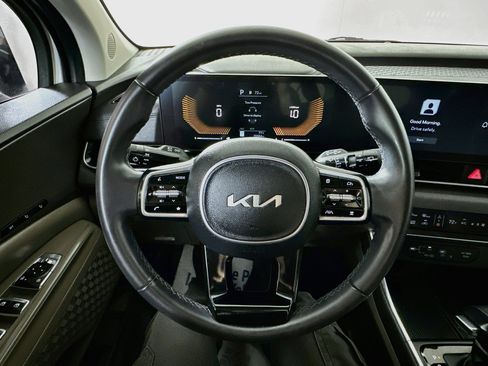 Used 2025 Kia Carnival EX FWD image 11