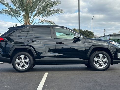 Used 2022 Toyota RAV4 XLE w/ Convenience Package image 3