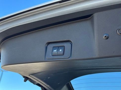 Used 2025 Nissan Rogue SV image 37