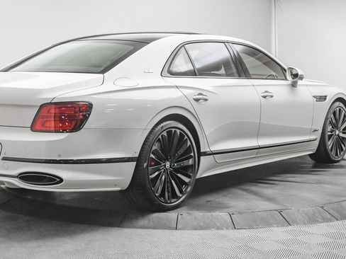 Used 2025 Bentley Flying Spur Plug-In Hybrid image 13