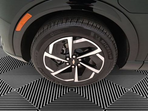 Used 2025 Chevrolet Equinox EV LT w/ Convenience Package image 9