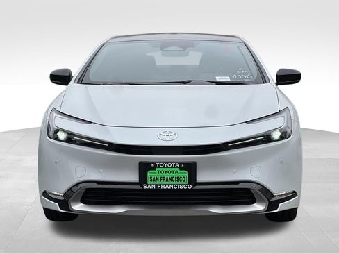 New 2026 Toyota Prius Plug-In Hybrid FWD image 5