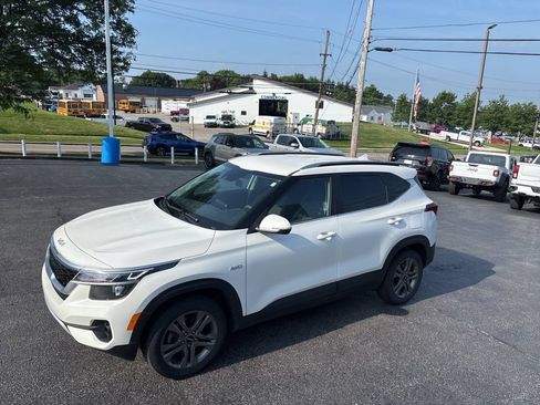 Used 2023 Kia Seltos S w/ Navigation Package AWD/4WD image 5