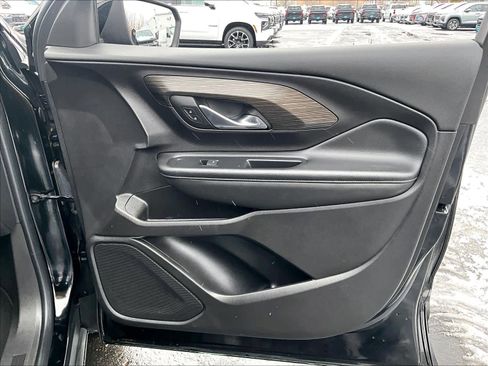 Used 2024 GMC Terrain SLT image 12