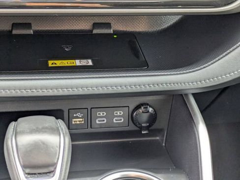 Used 2023 Toyota Highlander XLE image 18