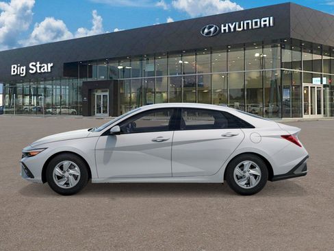 New 2026 Hyundai Elantra SE FWD image 3