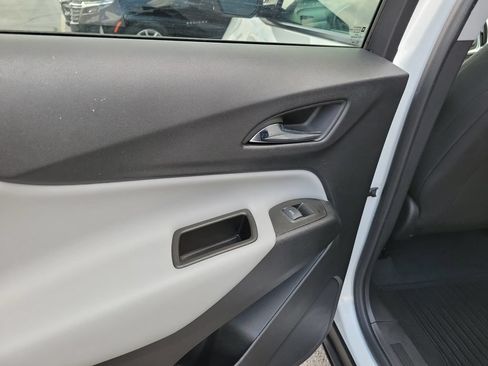 Used 2023 Chevrolet Equinox LS w/ LS Convenience Package AWD/4WD image 18