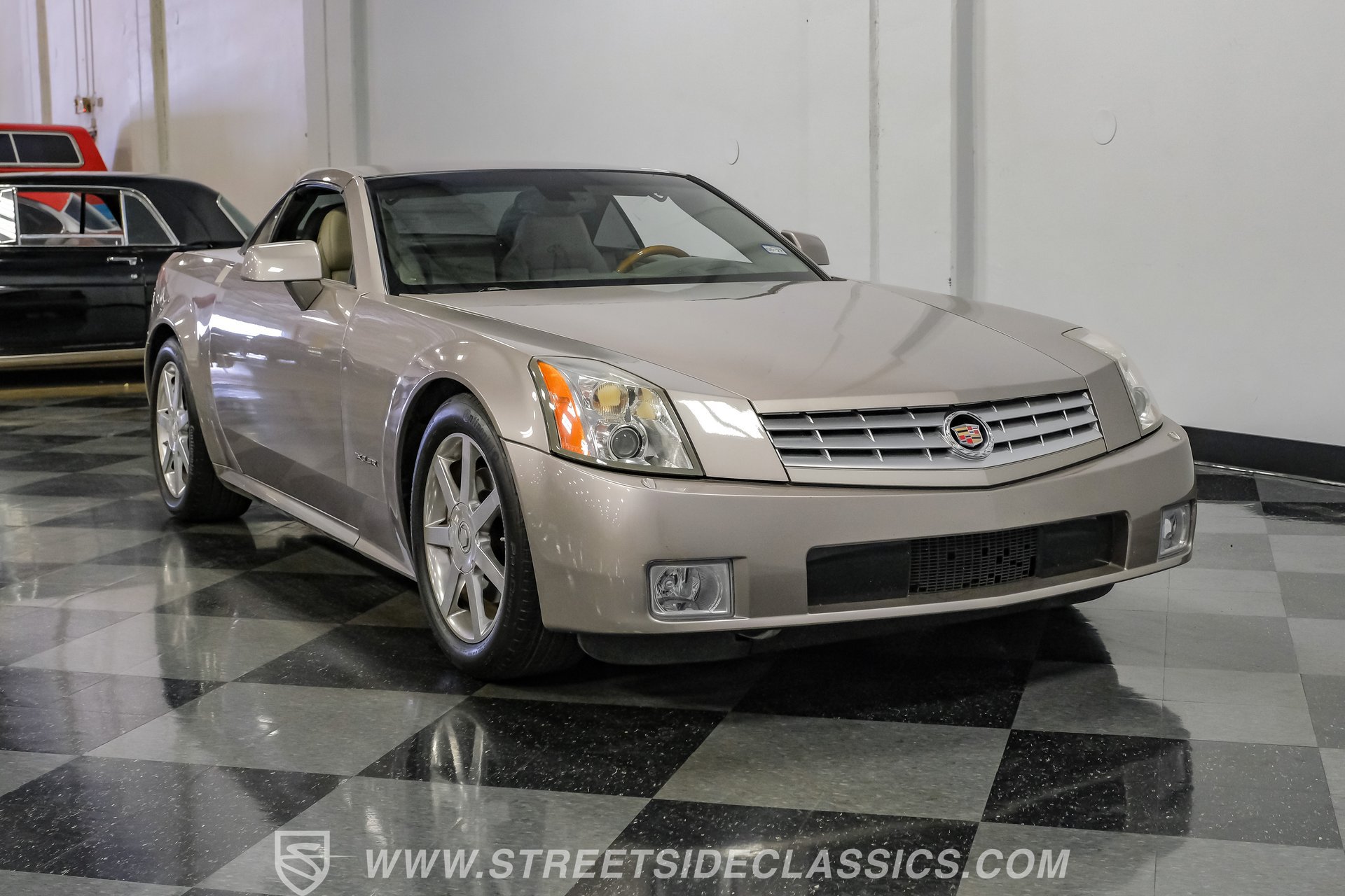 Used 2005 Cadillac XLR RWD image 17