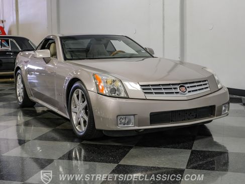 Used 2005 Cadillac XLR RWD image 17