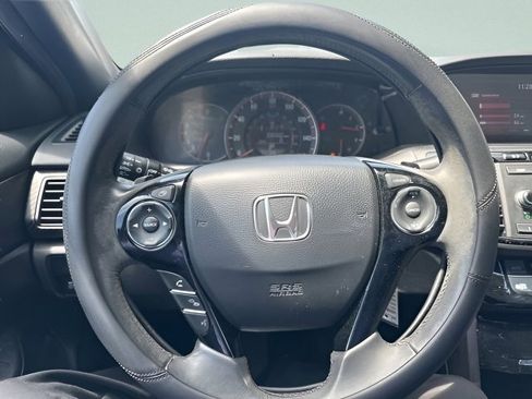 Used 2017 Honda Accord Sport image 14
