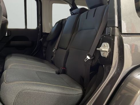 Used 2025 Jeep Wrangler Unlimited Sahara AWD/4WD image 11