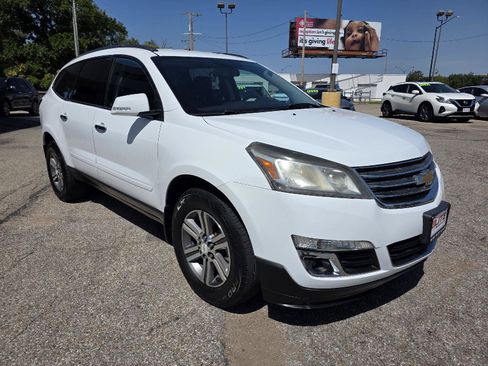 Used 2017 Chevrolet Traverse LT FWD image 3