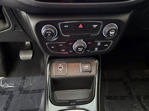 Used 2019 Jeep Compass Limited image 24