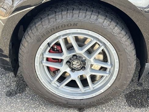 Used 2024 Land Rover Range Rover Evoque Dynamic SE image 29