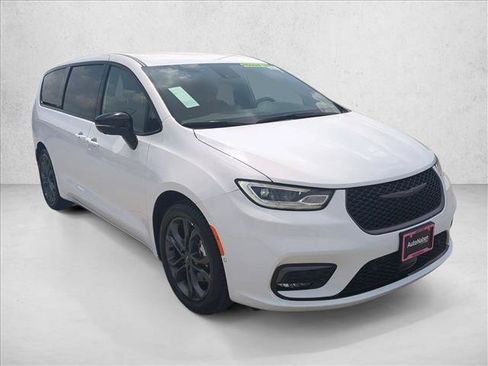 New 2026 Chrysler Pacifica Select FWD image 7