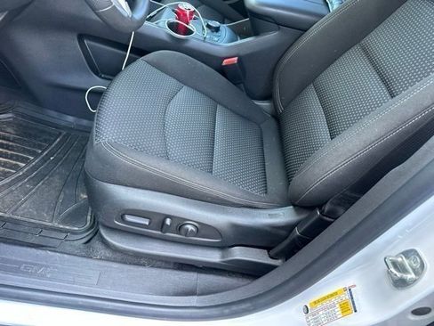 Used 2024 GMC Terrain SLE w/ Driver Convenience Package FWD image 33