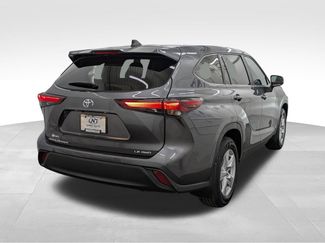 Used 2024 Toyota Highlander LE AWD/4WD video 2