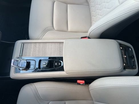 Used 2025 Volvo XC90 B5 Plus image 24