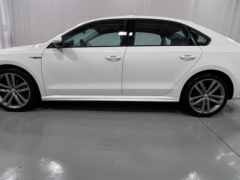 Used 2018 Volkswagen Passat 2.0T R-Line FWD image 9