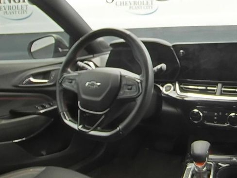 Used 2024 Chevrolet Trax RS w/ Sunroof Package FWD image 16