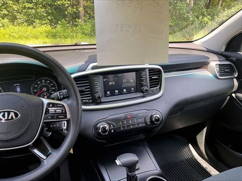 Used 2020 Kia Sorento LX AWD/4WD image 18