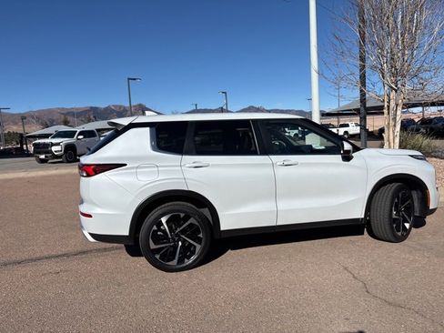 Used 2024 Mitsubishi Outlander SE Black Edition image 10