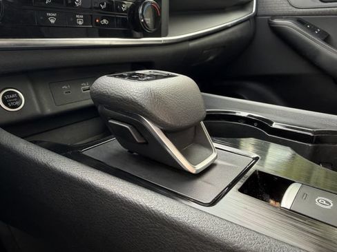 Used 2021 Nissan Rogue S FWD image 18