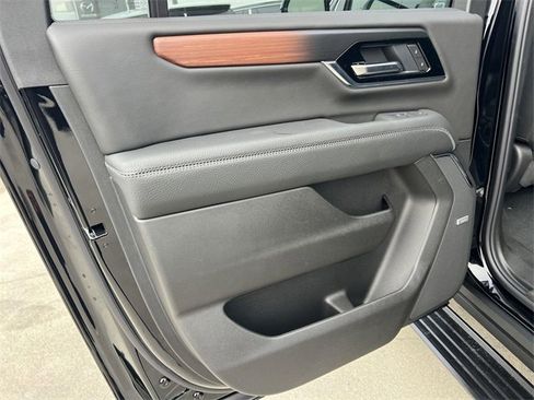 New 2026 GMC Yukon XL Denali w/ Denali Reserve Package image 27