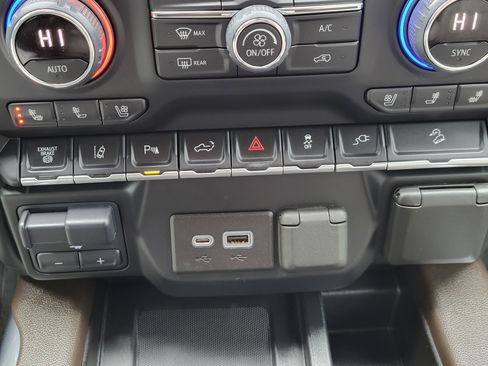 Certified 2022 Chevrolet Silverado 2500 LTZ w/ LTZ Plus Package image 23