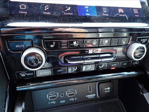 Used 2023 Jeep Grand Cherokee Overland w/ Advanced Protech Group III image 21