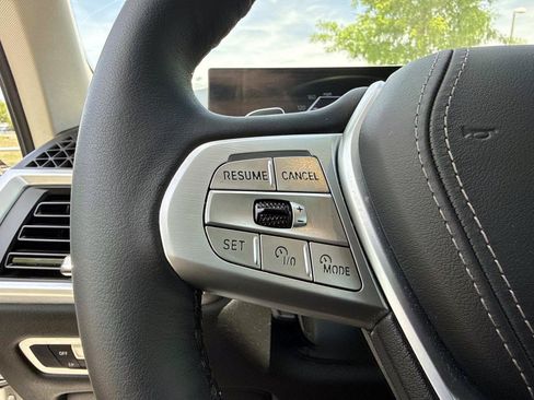 Used 2023 BMW X7 xDrive40i w/ Premium Package AWD/4WD image 37