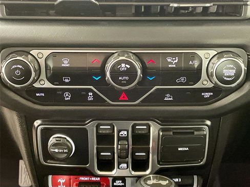 Used 2024 Jeep Wrangler Unlimited Rubicon image 16