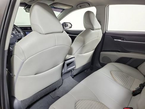 Used 2018 Toyota Camry SE FWD image 11