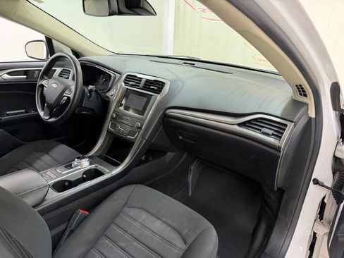 Used 2020 Ford Fusion SE FWD image 11