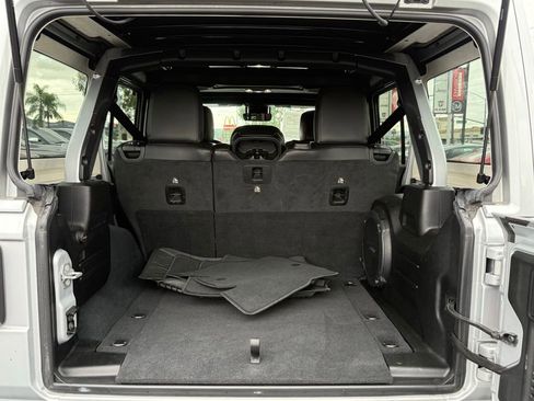 Used 2022 Jeep Wrangler Unlimited Rubicon image 13