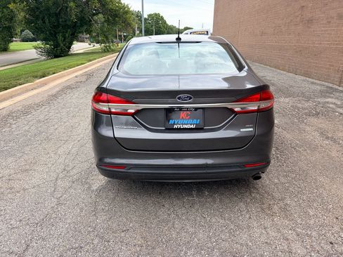 Used 2018 Ford Fusion SE FWD image 4