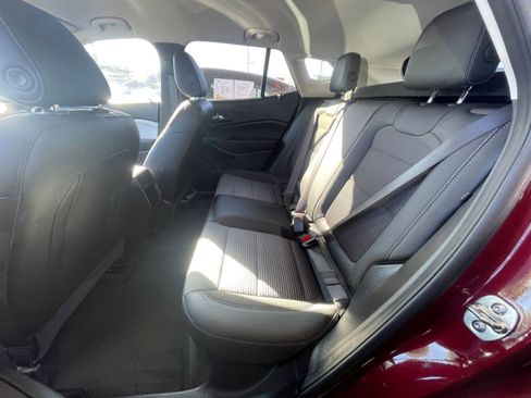 Used 2025 Chevrolet Trax LT w/ LT Convenience Package image 27