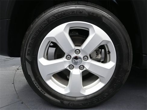 Used 2020 Jeep Compass Latitude w/ Cold Weather Group image 9