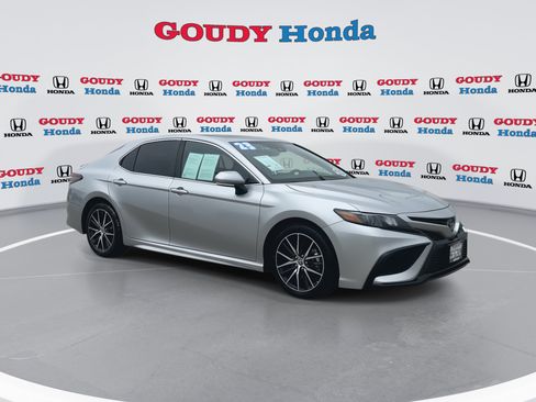 Used 2023 Toyota Camry SE w/ Convenience Package FWD image 2