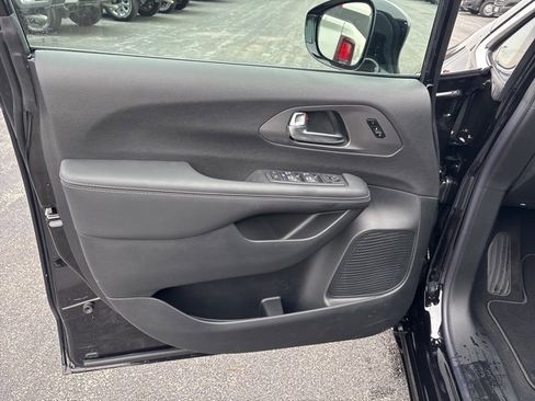 New 2026 Chrysler Pacifica Select image 17