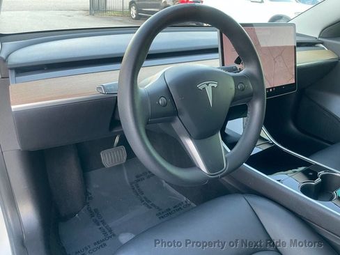 Used 2020 Tesla Model 3 Standard Range Plus RWD image 17