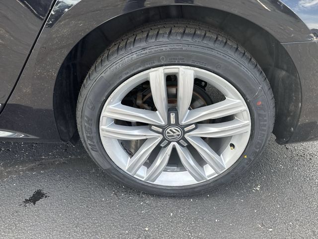 Used 2017 Volkswagen Passat 1.8T SE FWD image 16