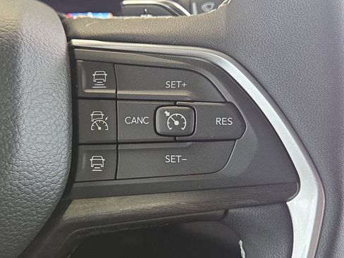 New 2025 Jeep Grand Cherokee Limited w/ Black Appearance Package image 28